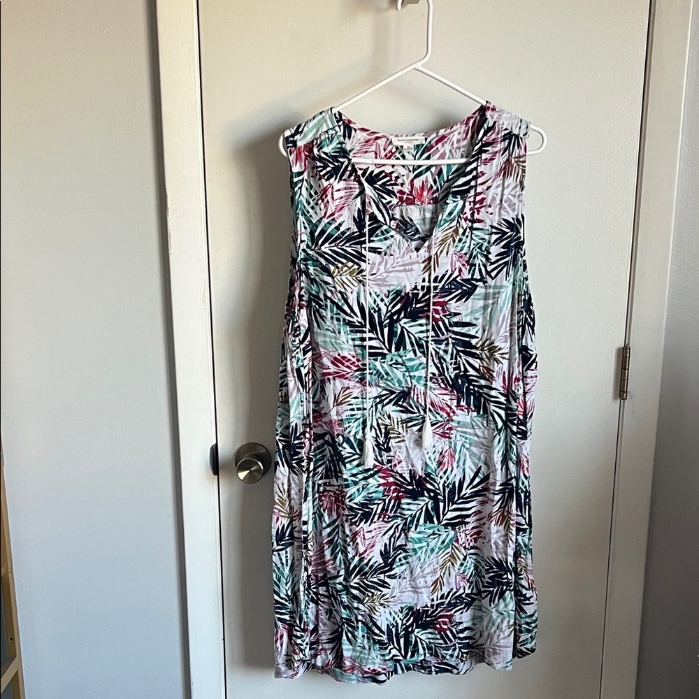 beachlunchlounge Tropical Leaf Maxi Dress in Mint, Black & Pink